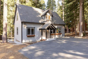 Sweet Pine Deck Hot Tub Cozy Modern Interior Close to Ski Resort